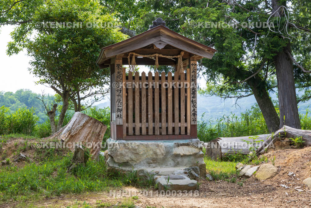 大阪府　芥川山城跡　主郭　三好長慶の祠
