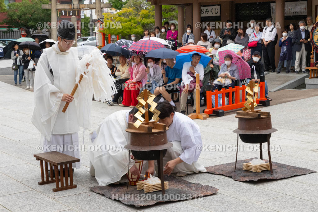 大阪府　方違神社　粽祭（例大祭）　湯神楽神事　斎火点火