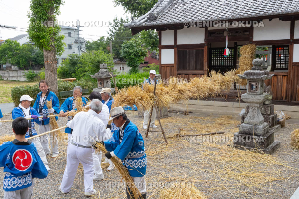 奈良県　今里の蛇巻き　蛇体の編み上げ