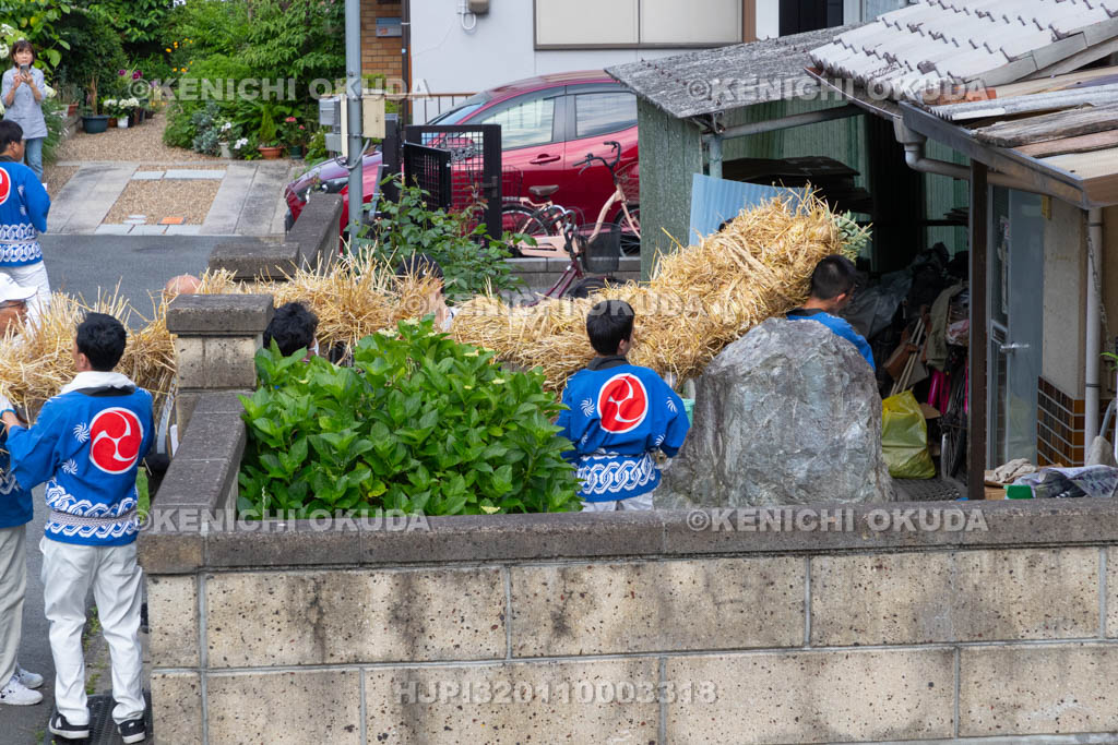 奈良県　今里の蛇巻き　練り歩き