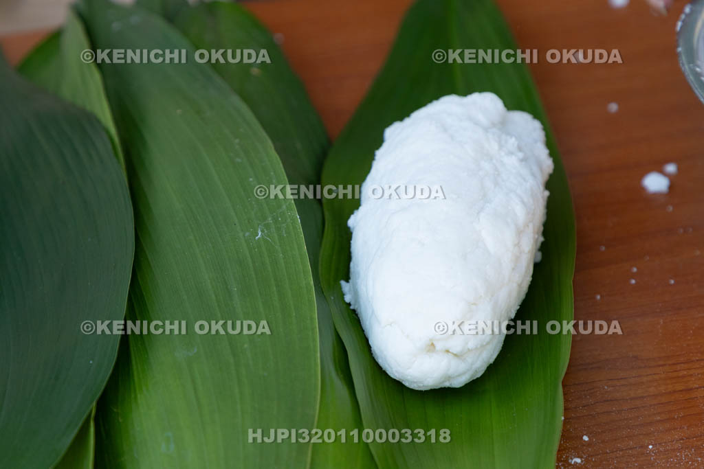 奈良県　上品寺町のシャカシャカ祭　チマキ（お供え）の制作