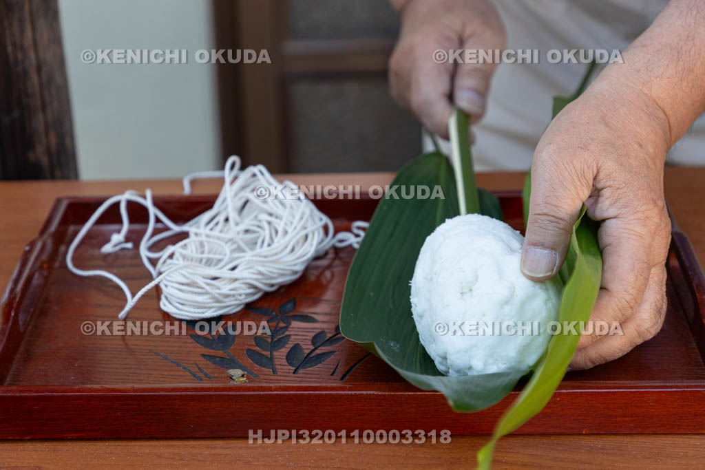 奈良県　上品寺町のシャカシャカ祭　チマキ（お供え）の制作