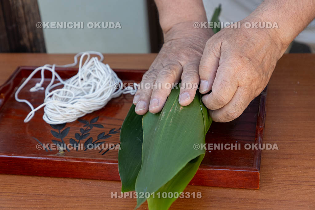 奈良県　上品寺町のシャカシャカ祭　チマキ（お供え）の制作