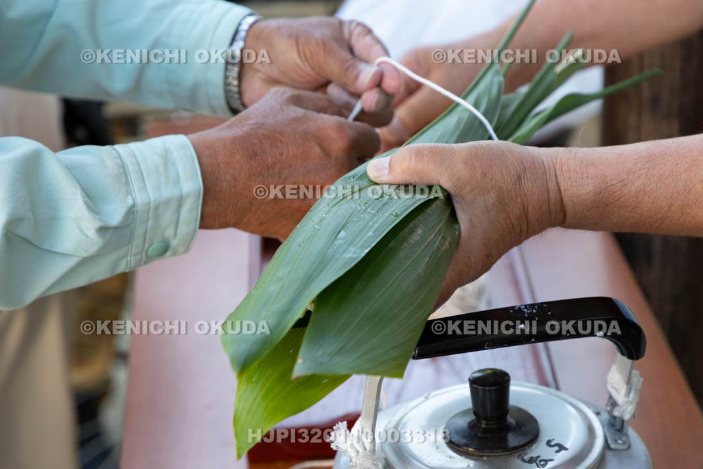 奈良県　上品寺町のシャカシャカ祭　チマキ（お供え）の制作