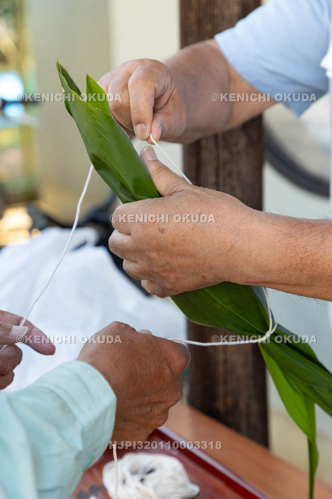 奈良県　上品寺町のシャカシャカ祭　チマキ（お供え）の制作