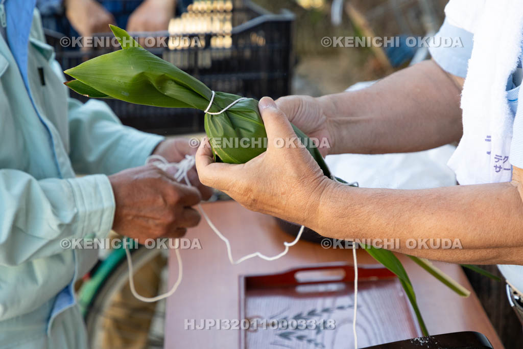 奈良県　上品寺町のシャカシャカ祭　チマキ（お供え）の制作