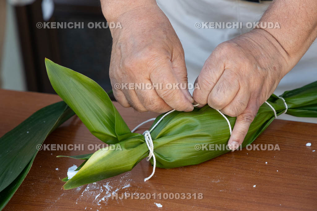 奈良県　上品寺町のシャカシャカ祭　チマキ（お供え）の制作