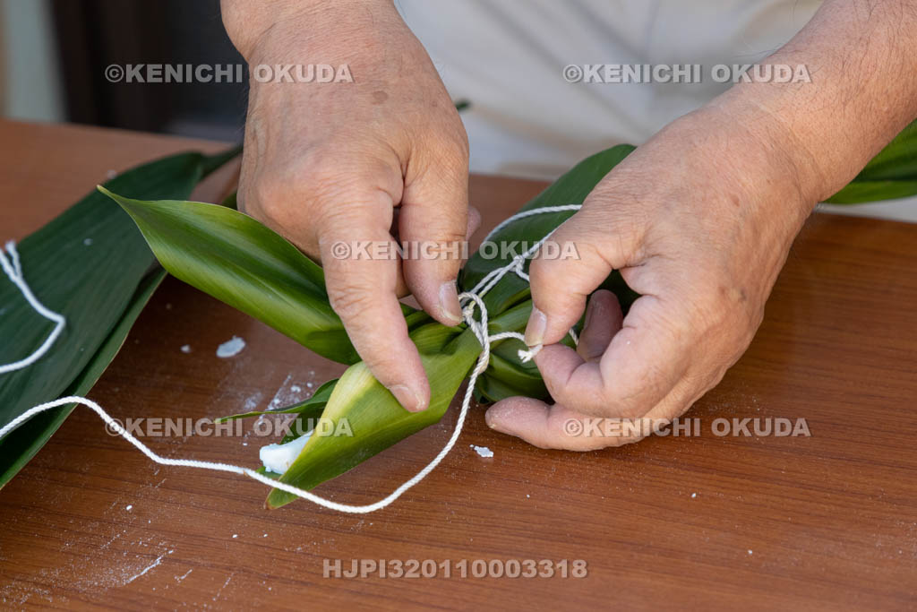奈良県　上品寺町のシャカシャカ祭　チマキ（お供え）の制作