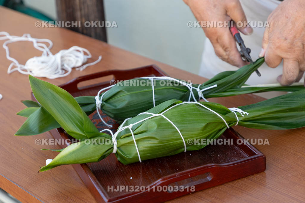 奈良県　上品寺町のシャカシャカ祭　チマキ（お供え）の制作