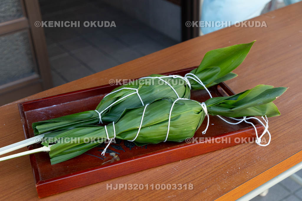 奈良県　上品寺町のシャカシャカ祭　チマキ（お供え）