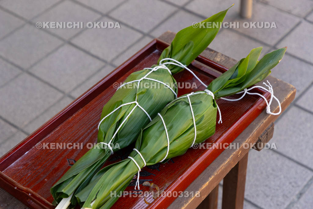 奈良県　上品寺町のシャカシャカ祭　チマキ（お供え）