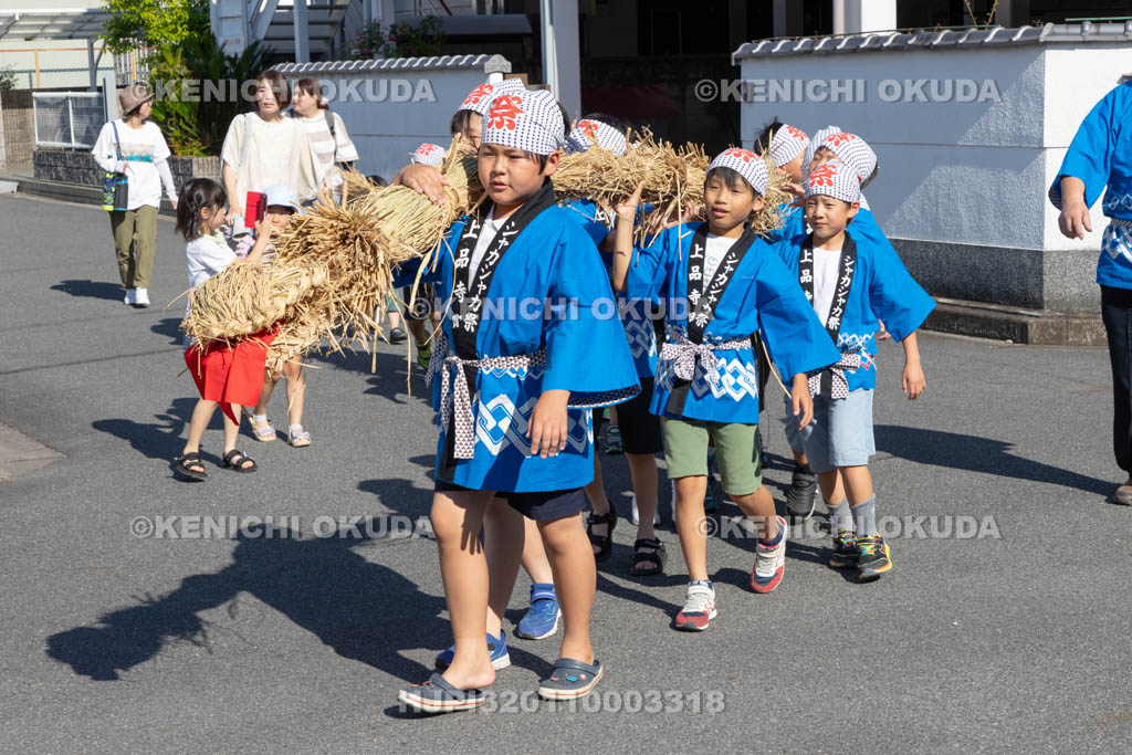 奈良県　上品寺町のシャカシャカ祭　練り歩き