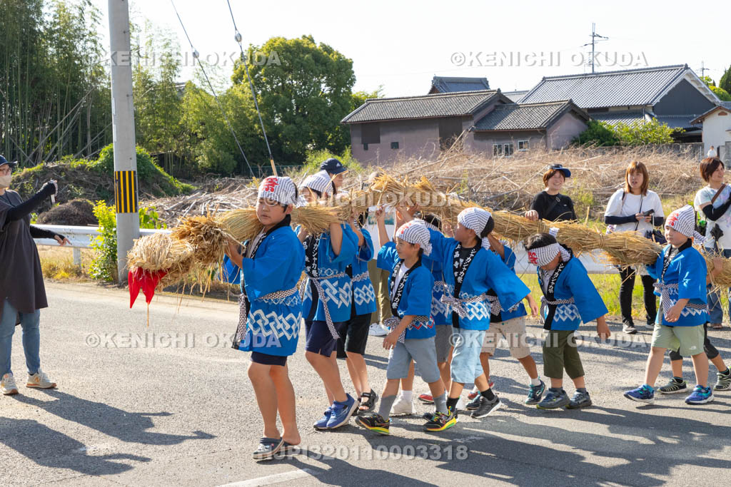 奈良県　上品寺町のシャカシャカ祭　練り歩き