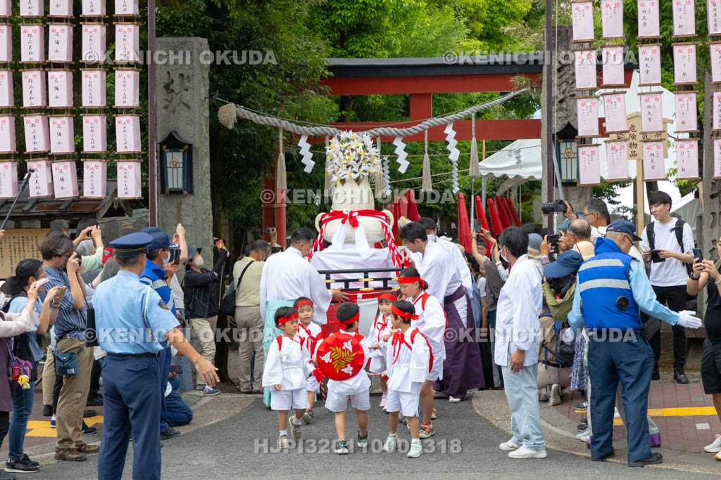 奈良県　率川神社　三枝祭（さいくさのまつり）　七媛女・ゆり姫・稚児行列