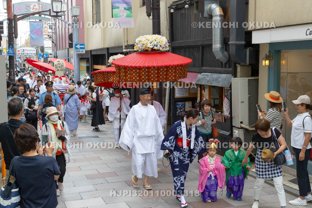奈良県　率川神社　三枝祭（さいくさのまつり）　七媛女・ゆり姫・稚児行列