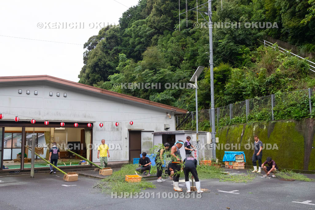 三重県　浅間祭前夜祭（方座浦）　幣竹作り