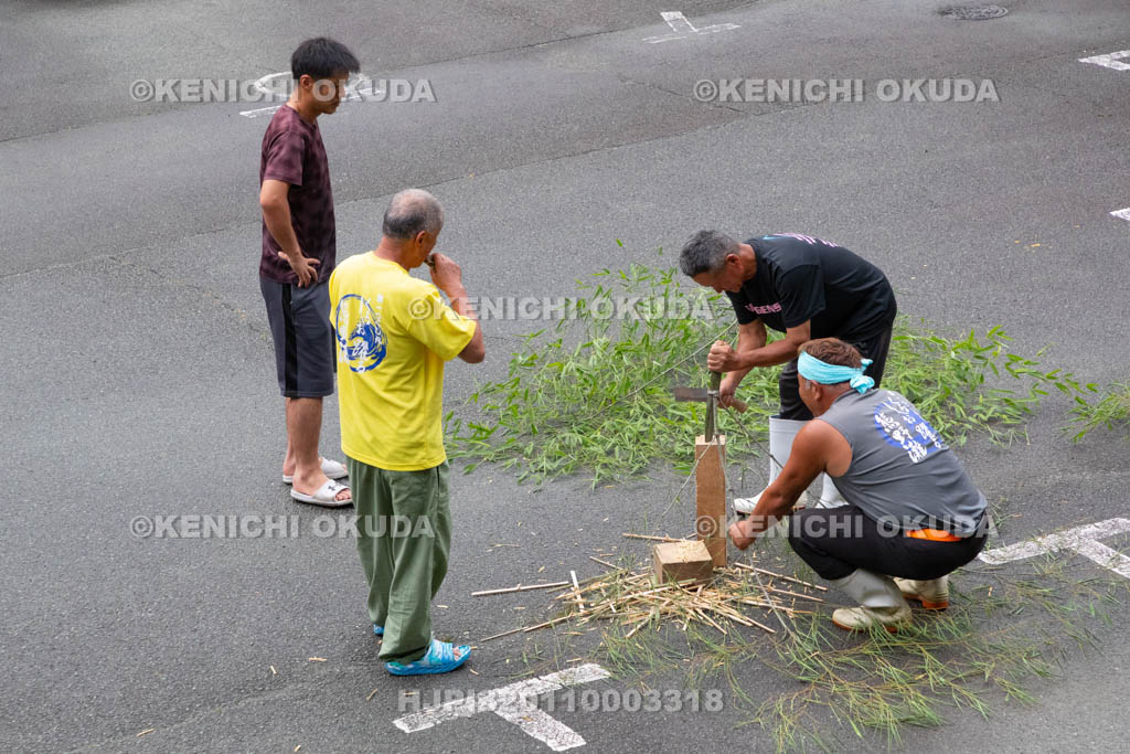 三重県　浅間祭前夜祭（方座浦）　幣竹作り