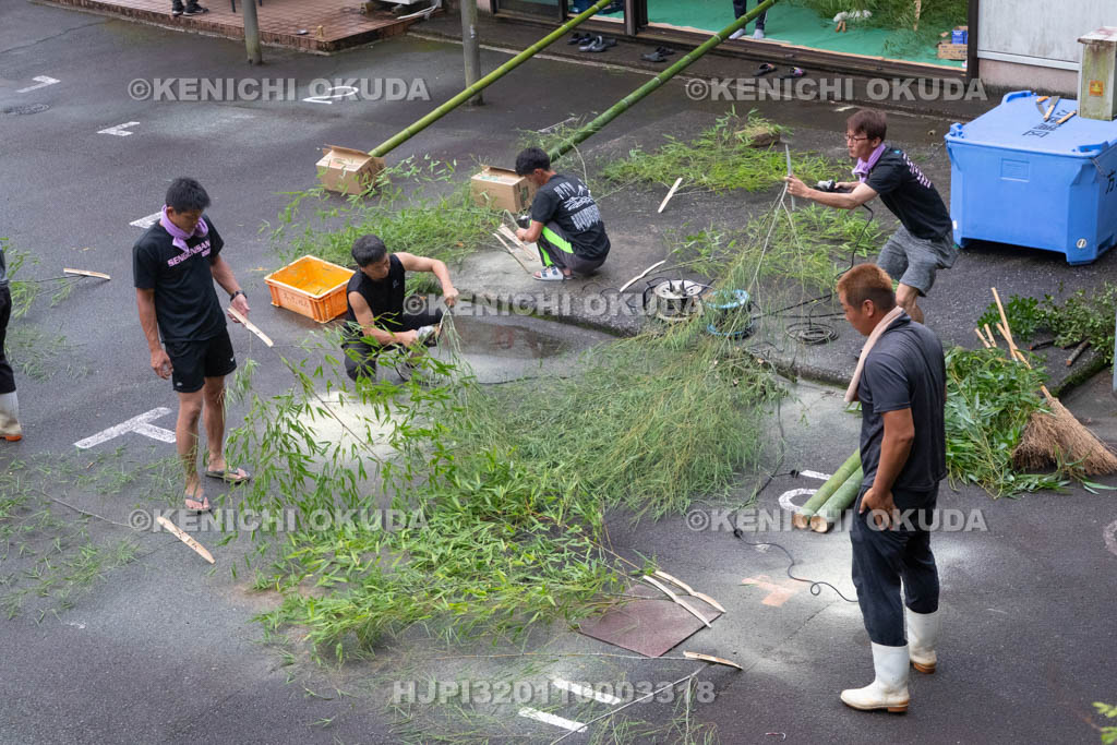 三重県　浅間祭前夜祭（方座浦）　幣竹作り