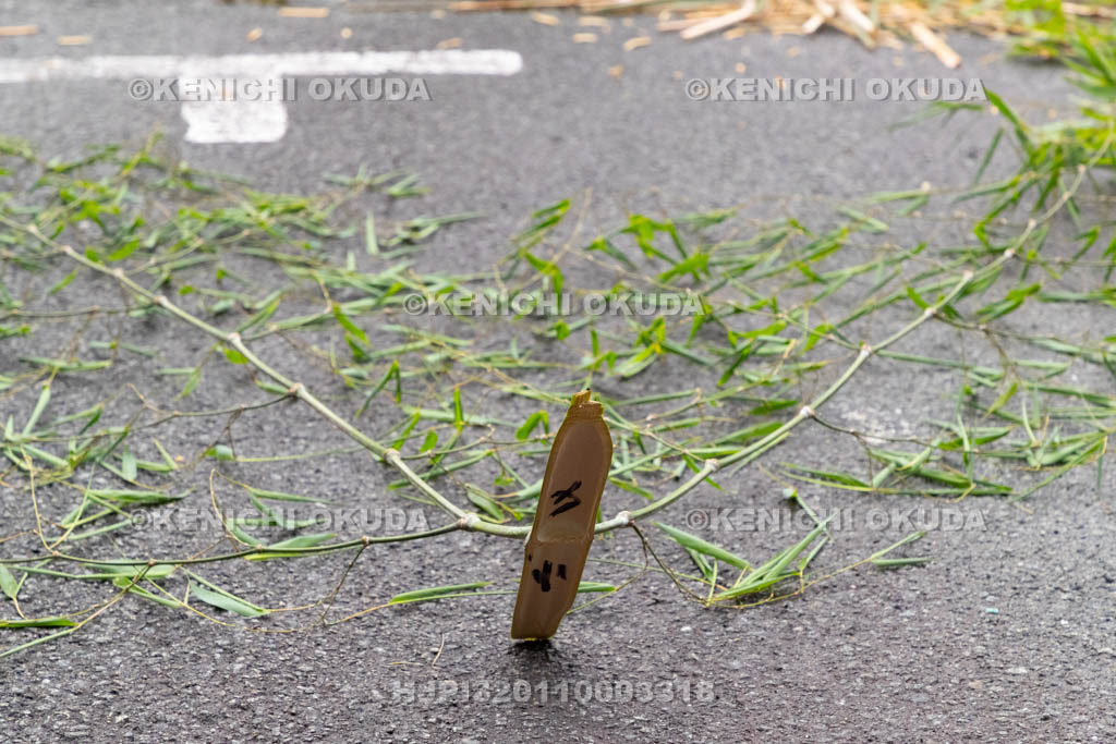三重県　浅間祭前夜祭（方座浦）　幣竹作り