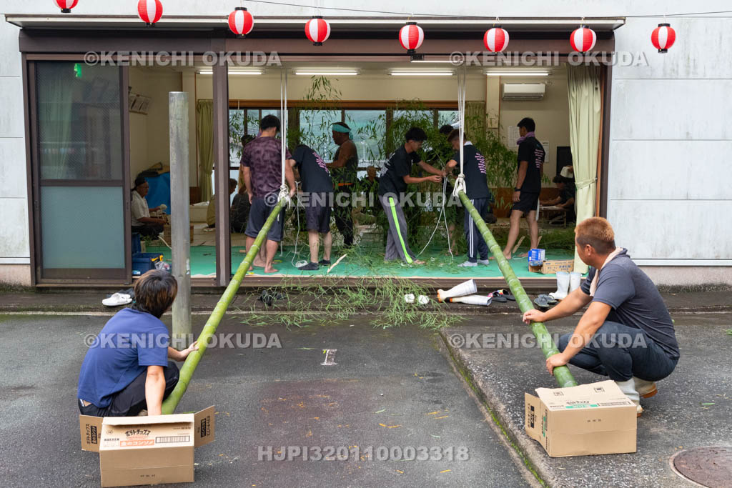 三重県　浅間祭前夜祭（方座浦）　幣竹作り