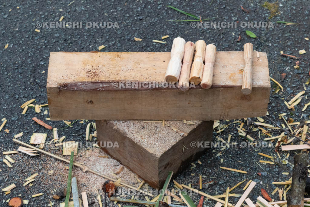 三重県　浅間祭前夜祭（方座浦）　幣竹作り