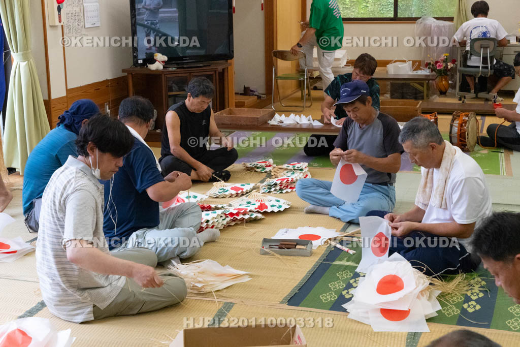 三重県　浅間祭前夜祭（方座浦）　幣竹作り