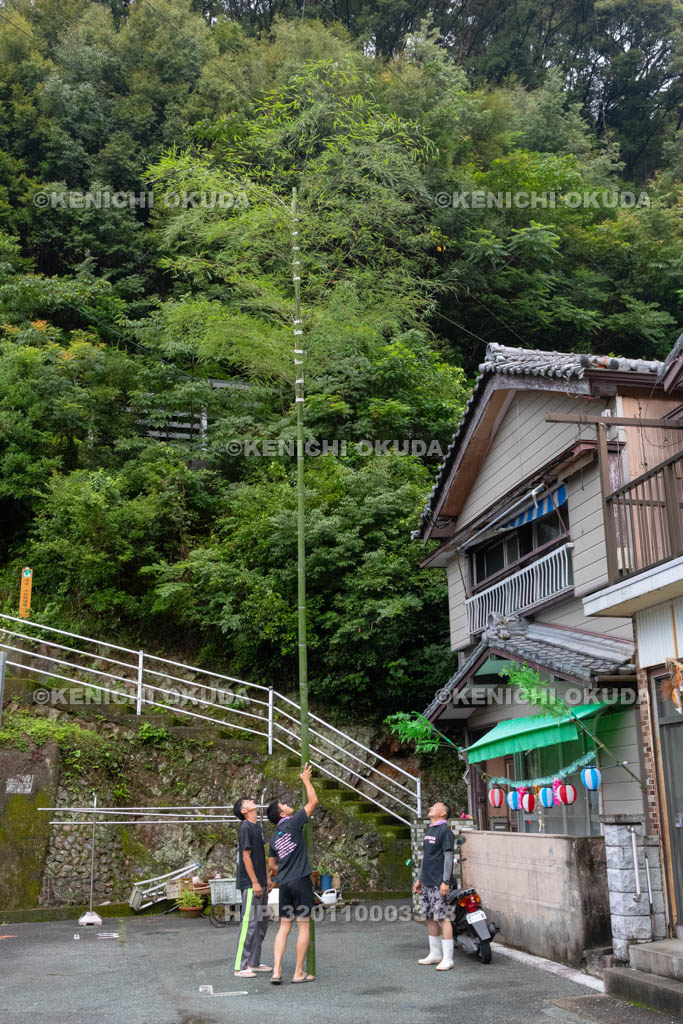 三重県　浅間祭前夜祭（方座浦）　幣竹作り