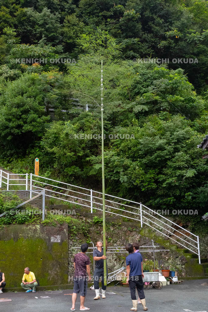 三重県　浅間祭前夜祭（方座浦）　幣竹作り