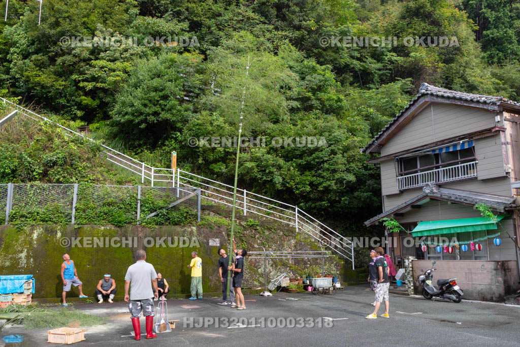 三重県　浅間祭前夜祭（方座浦）　幣竹作り