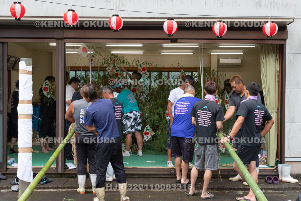 三重県　浅間祭前夜祭（方座浦）　幣竹作り