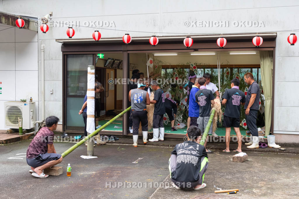 三重県　浅間祭前夜祭（方座浦）　幣竹作り