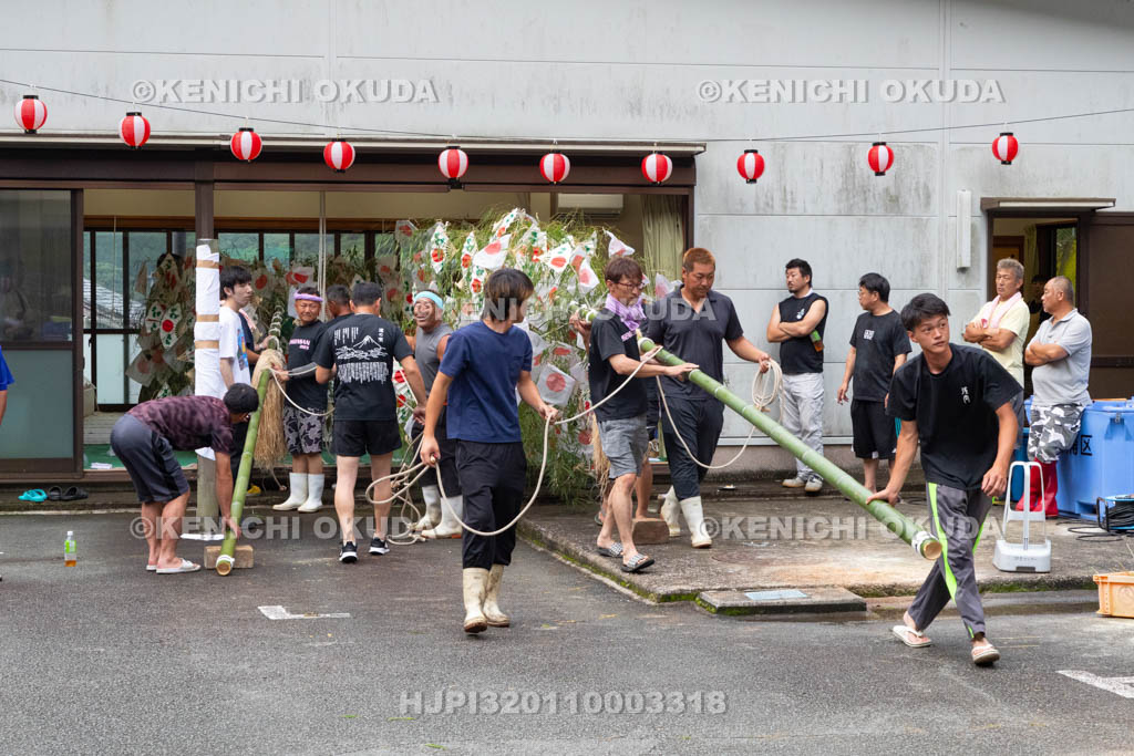 三重県　浅間祭前夜祭（方座浦）　幣竹作り