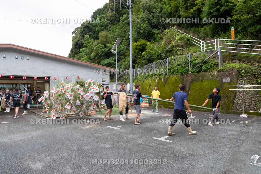 三重県　浅間祭前夜祭（方座浦）　幣竹作り
