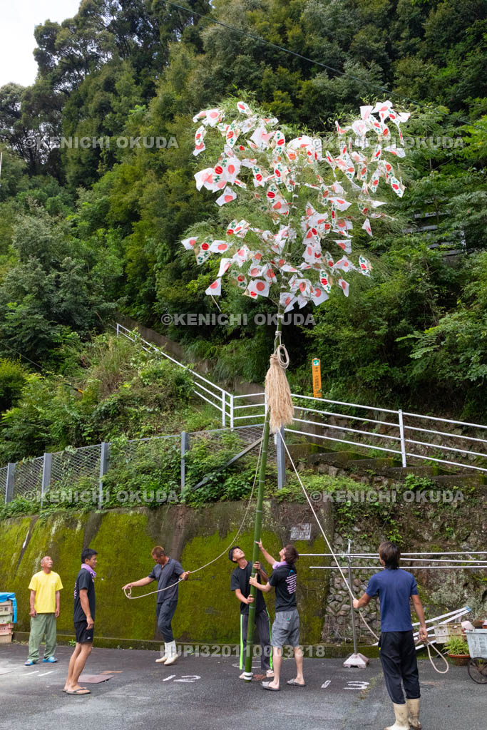三重県　浅間祭前夜祭（方座浦）　幣竹作り