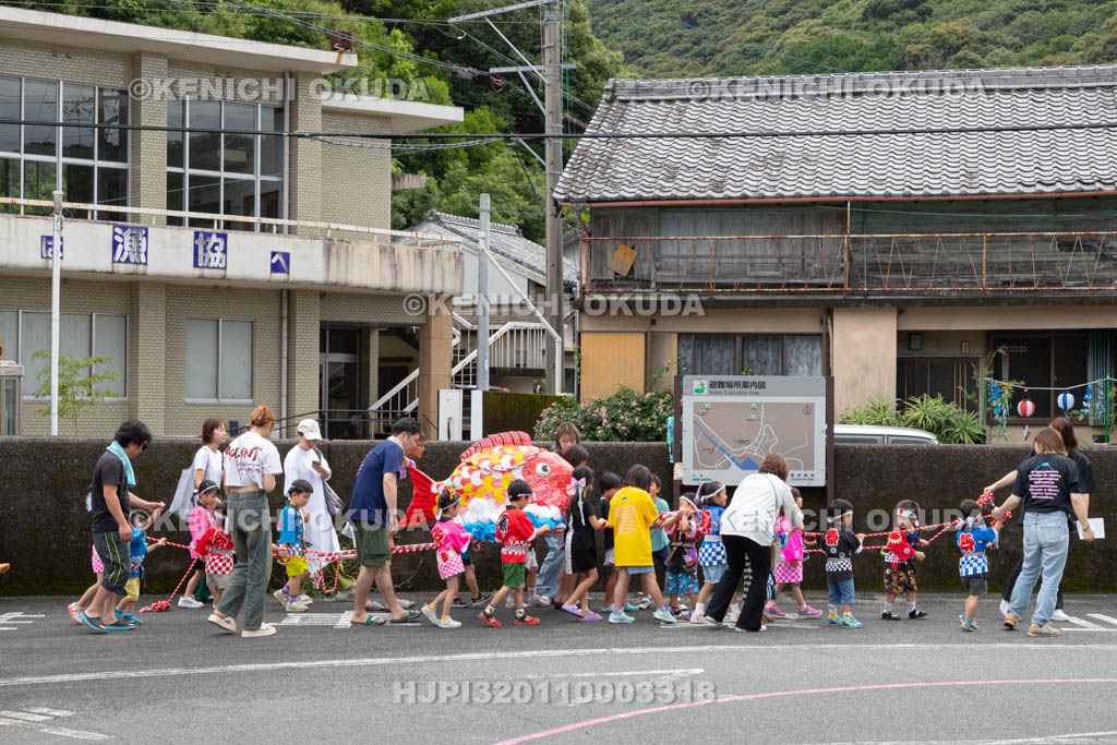 三重県　浅間祭前夜祭（方座浦）　神輿担ぎ