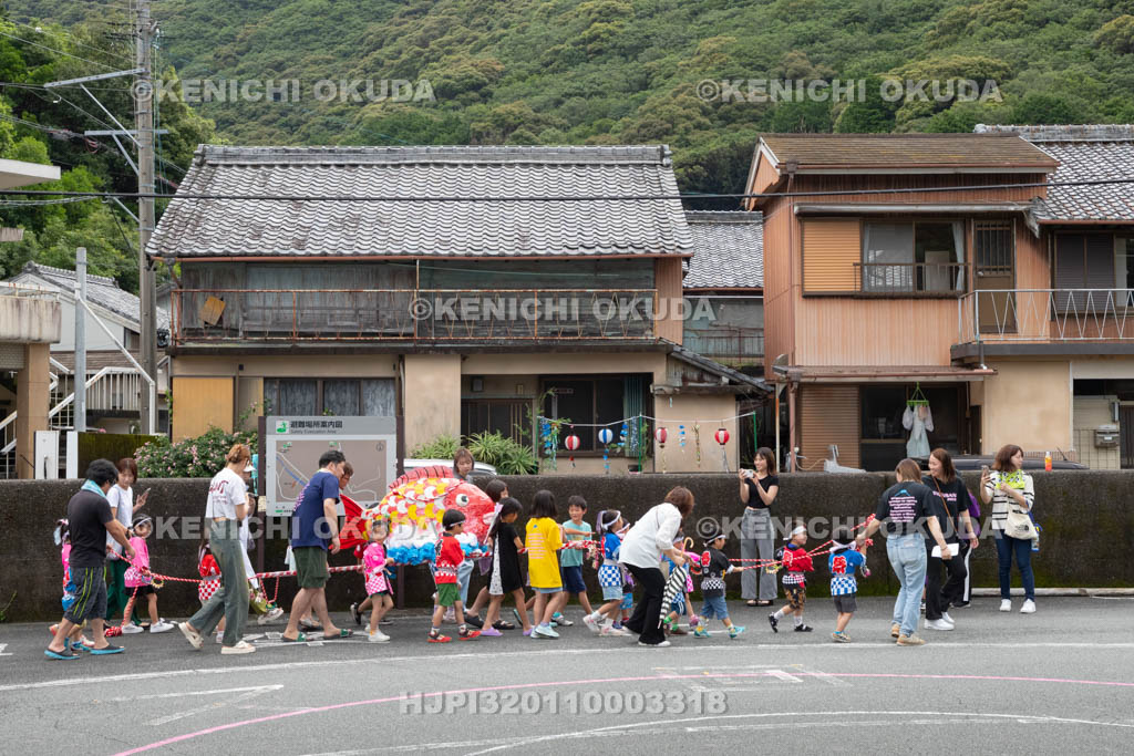 三重県　浅間祭前夜祭（方座浦）　神輿担ぎ