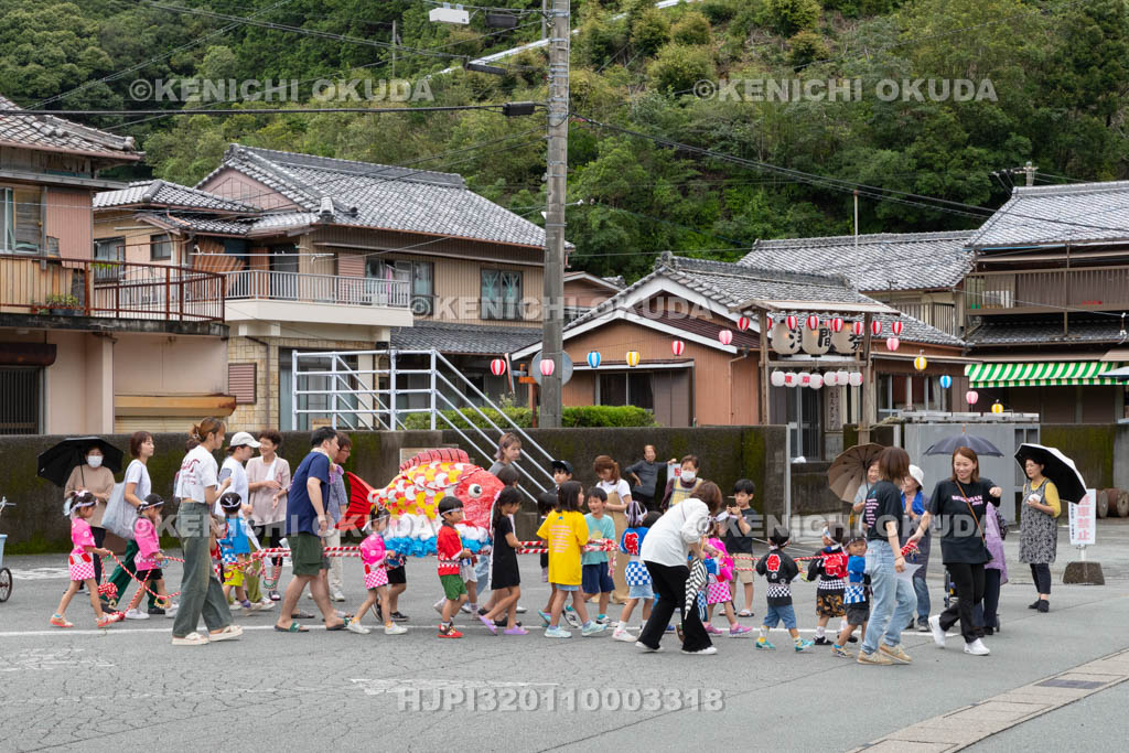 三重県　浅間祭前夜祭（方座浦）　神輿担ぎ