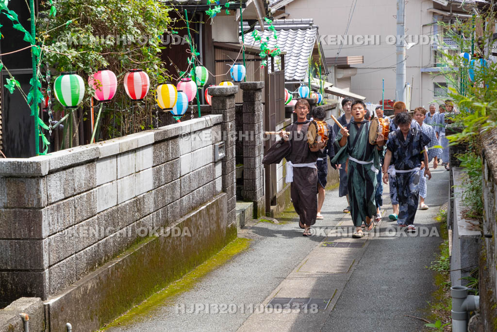 三重県　浅間祭前夜祭（方座浦）　垢離を終えて