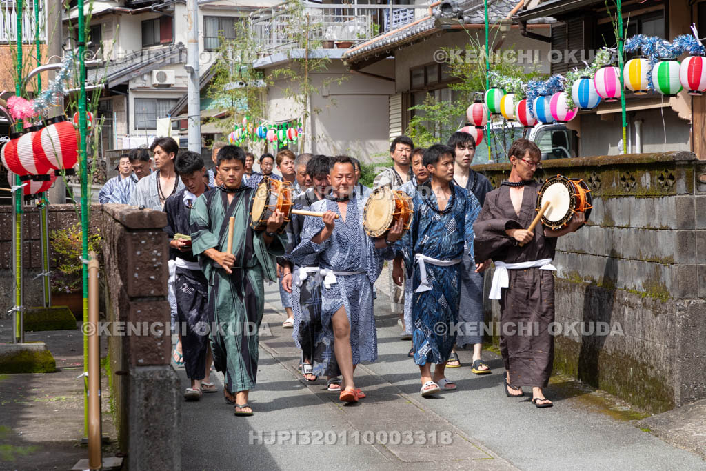 三重県　浅間祭前夜祭（方座浦）　垢離へ
