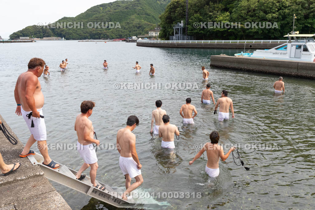 三重県　浅間祭前夜祭（方座浦）　六十四垢離