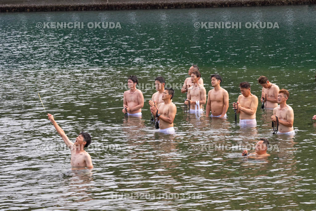 三重県　浅間祭前夜祭（方座浦）　六十四垢離