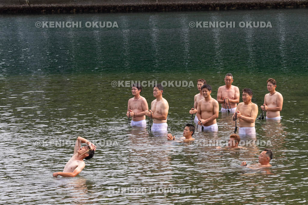 三重県　浅間祭前夜祭（方座浦）　六十四垢離