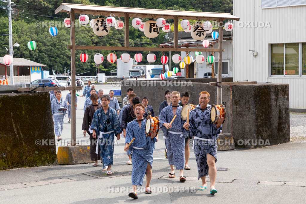 三重県　浅間祭前夜祭（方座浦）　垢離を終えて