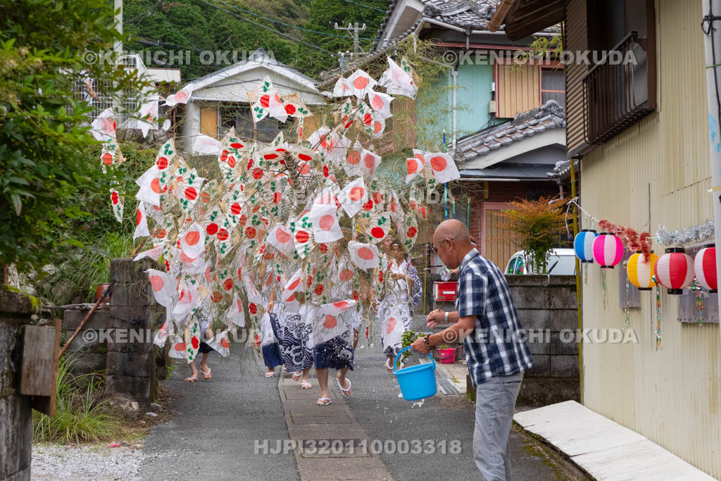 三重県　浅間祭前夜祭（方座浦）　幣廻し