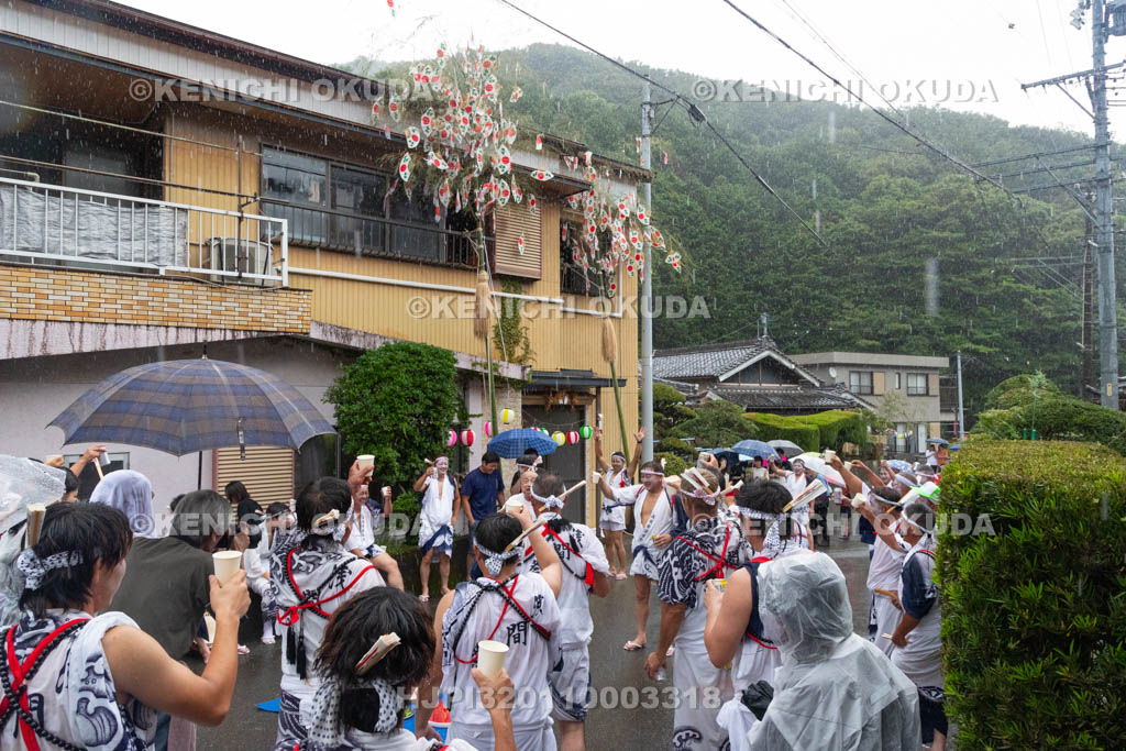 三重県　浅間祭本祭（方座浦）　幣立て　乾杯
