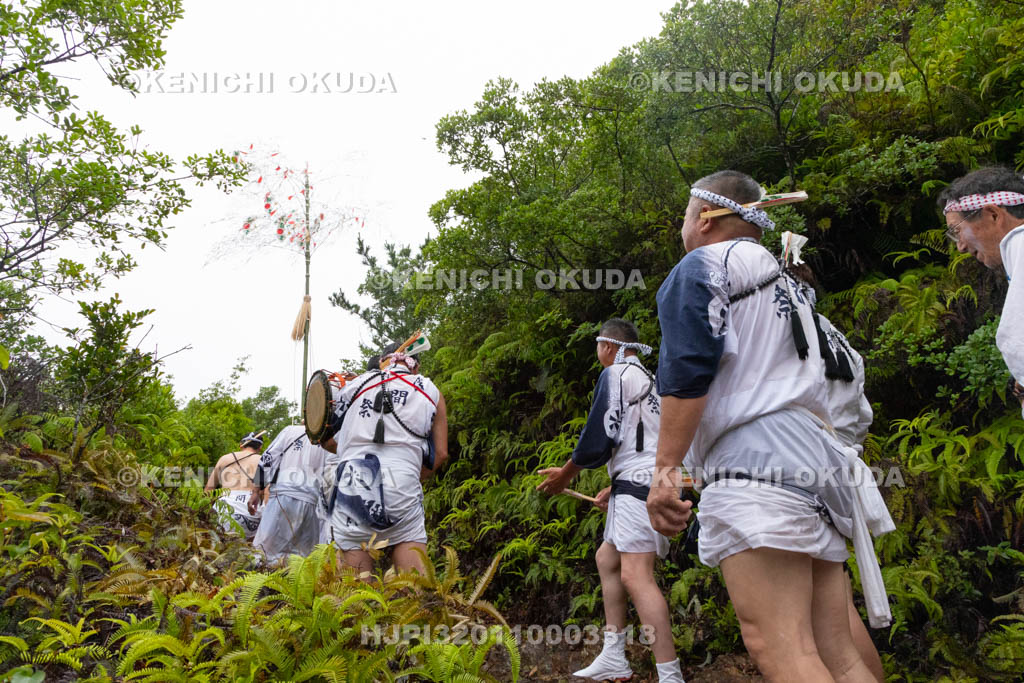 三重県　浅間祭本祭（方座浦）　山登り