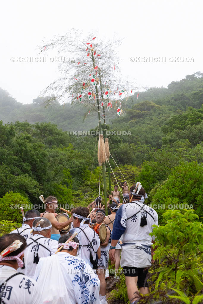 三重県　浅間祭本祭（方座浦）　山登り