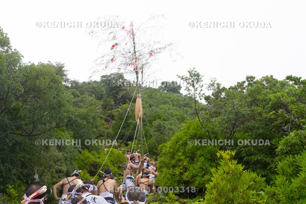 三重県　浅間祭本祭（方座浦）　山登り