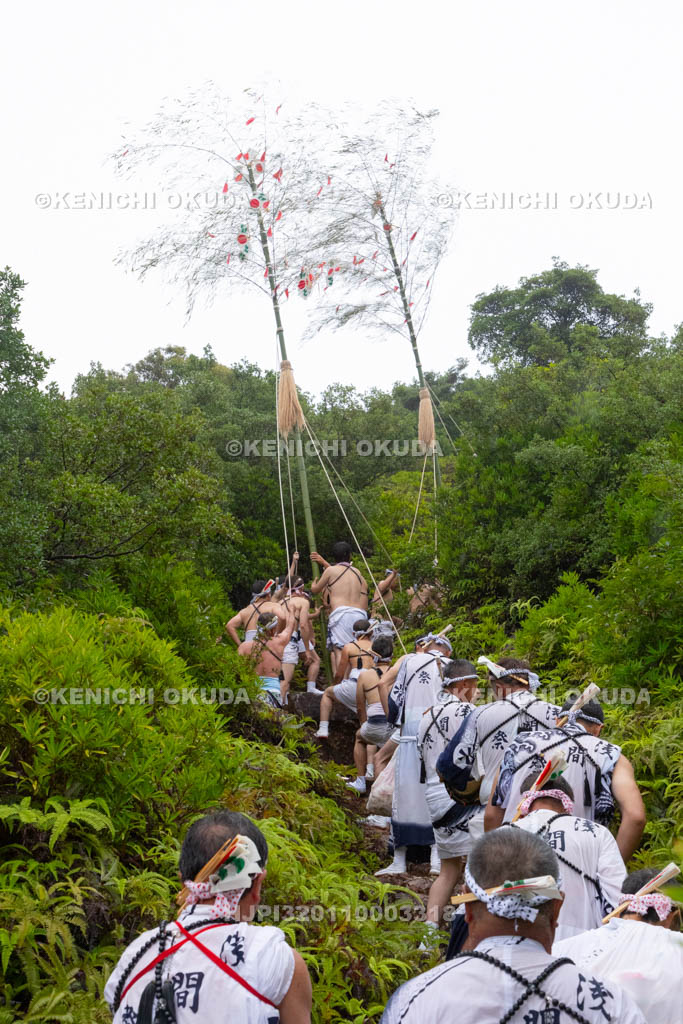 三重県　浅間祭本祭（方座浦）　山登り