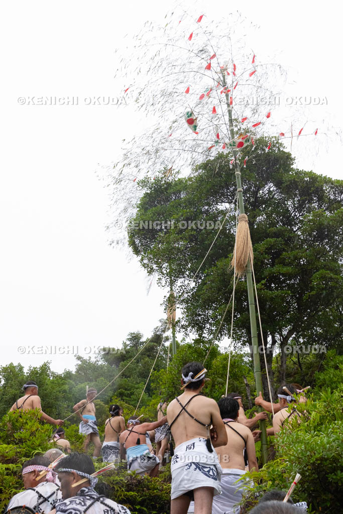 三重県　浅間祭本祭（方座浦）　山登り